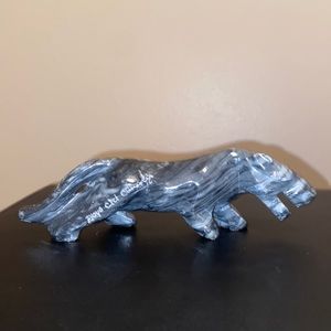 Weighted lion structure decor piece
